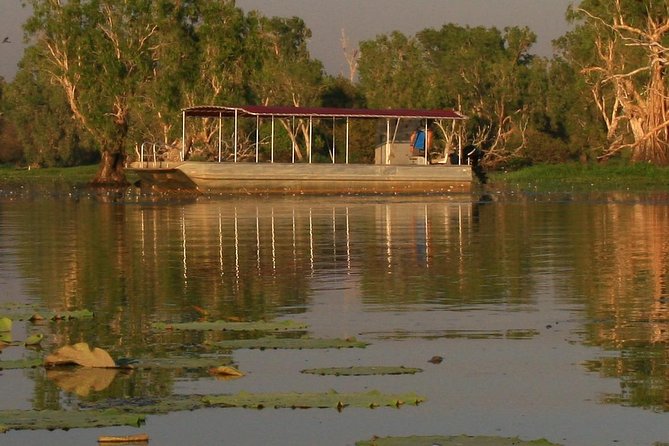 1 Day Corroboree Billabong Wetland Experience including 2.5 hour cruise + lunch - Lunch beside the crocodiles