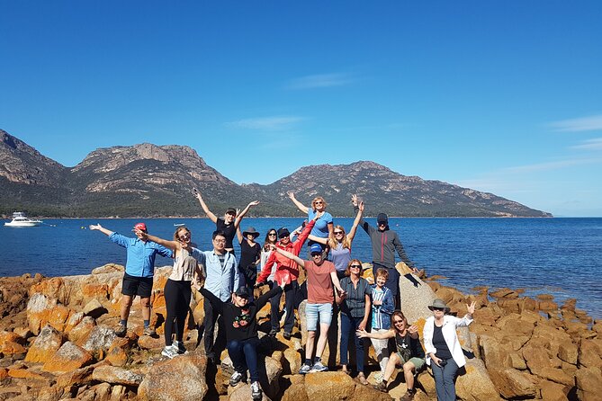 4 Day Wild Tasmania Tour / Wildlife, Nature, Hiking / Inc. Accom - Day 3: Bay of Fires beaches and a Tasmanian Devil feeding