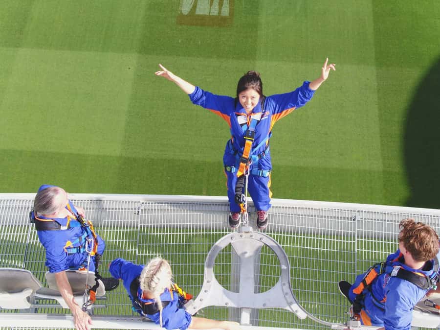 Adelaide: Rooftop Climbing Experience of the Adelaide Oval - The 164-Foot Lean-Out Point