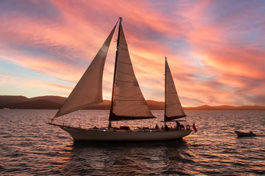 Airlie: Adults Only Sunset Sail with Aperol Spritz/Antipasto - A relaxed two-hour route from Airlie Beach