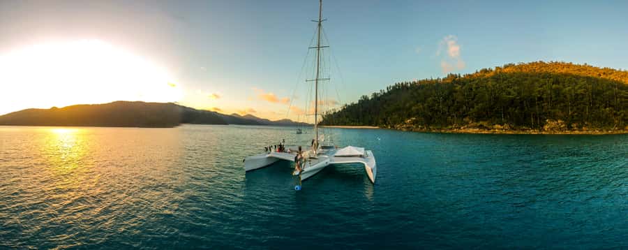 Airlie Beach: 2-Day Whitsunday Islands Sailing Snorkel Tour - Whitehaven Beach and Hill Inlet
