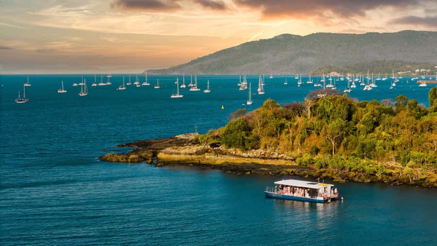 Airlie Beach: 2-Hour Sunset Cruise with Sparkling Wine - Watching Airlie Beach change at dusk