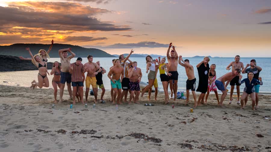 Airlie Beach: 2-Night Whitsundays Sailing Trip with Meals - The essentials at a glance