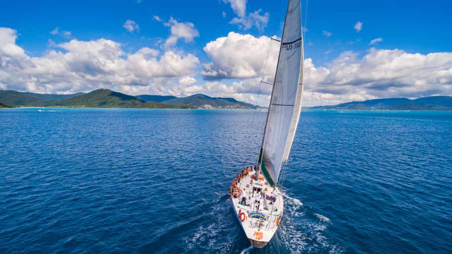 Airlie Beach: 2-Night Whitsundays Sailing Trip with Meals - Sailing around Hook Island and beyond