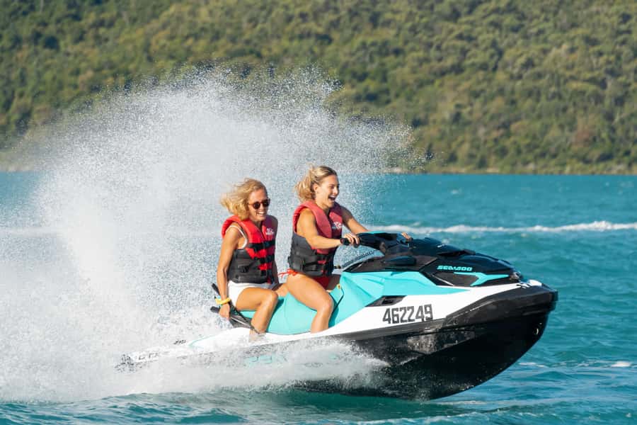 Airlie Beach: Jet Ski Safari Hour of Power and Marine Life - A safety briefing for first-time riders