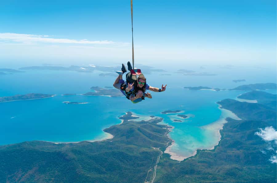 Airlie Beach: Tandem Skydive over the Whitsundays - Training, fitting, and meeting your instructor