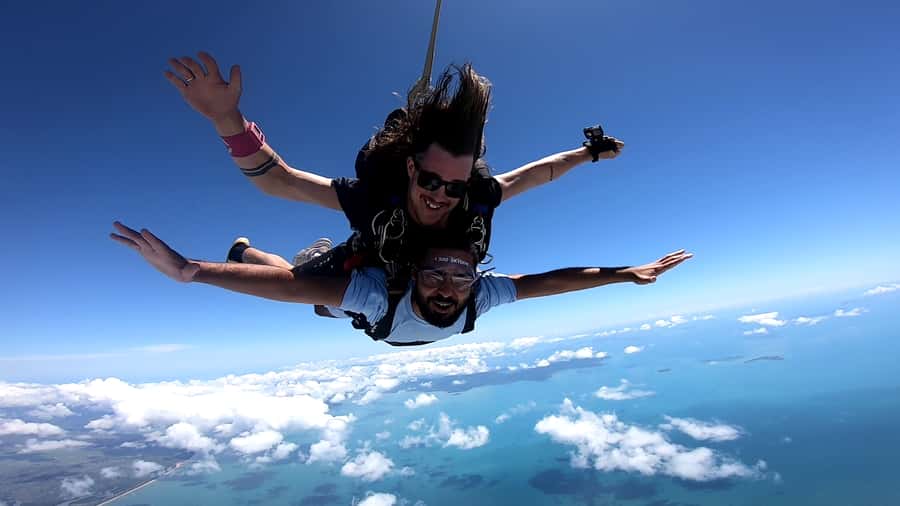 Airlie Beach: Tandem Skydiving Experience with Beach Landing - Five to Seven Minutes Under the Parachute
