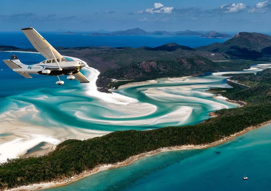 Airlie Beach: Whitsunday Islands & Heart Reef Scenic Flight - Commentary from Chris, Alex, Bilal, and the cockpit