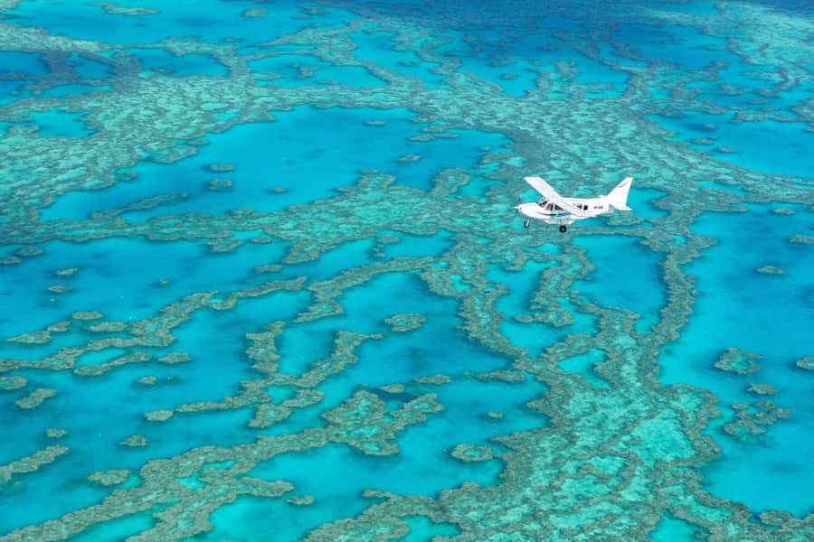 Airlie Beach: Whitsundays & Heart Reef Scenic Flight - The journey out to Heart Reef