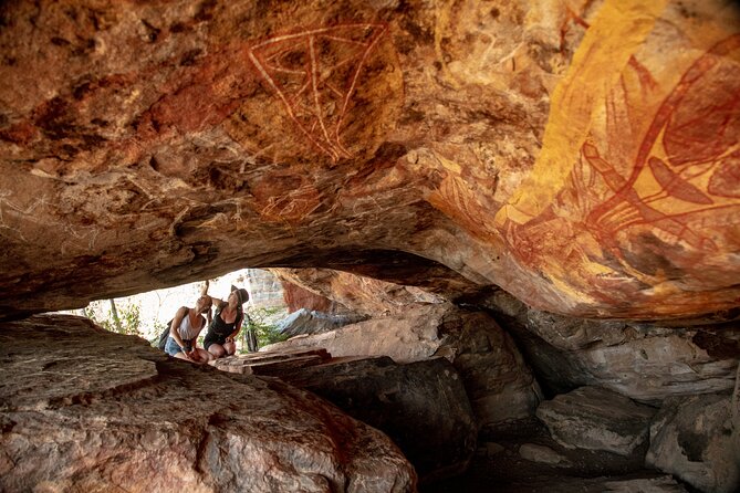 Arnhem Land Yingana Injalak Hill Full Day Tour from Jabiru - Injalak Arts adds a useful cultural stop