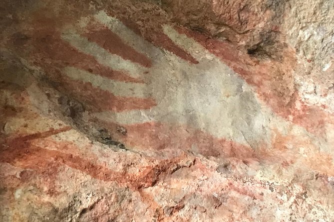 Arnhem Land Yingana Injalak Hill Full Day Tour from Jabiru - How the guides shape the experience