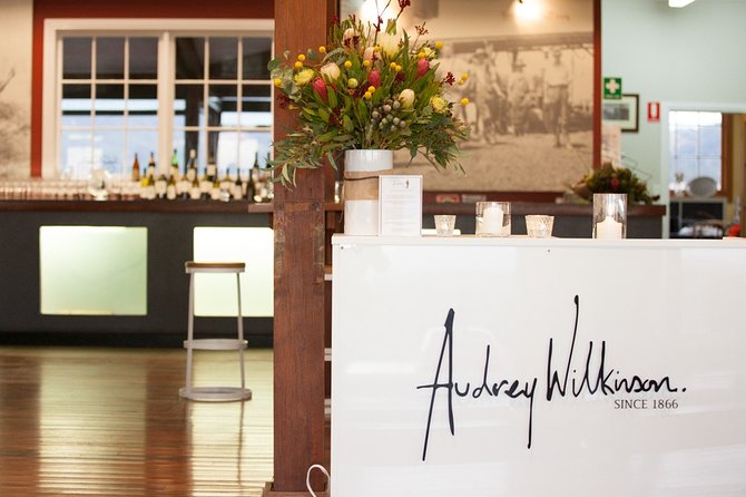 Audrey Wilkinson Vineyard: Picnic with Wine Masterclass Tasting - Choosing your picnic spot on 270 acres