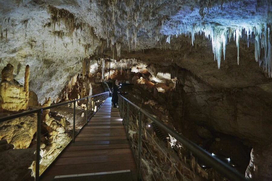 Augusta: Jewel Cave Fully-Guided Tour - Three massive chambers, with stairs between the views
