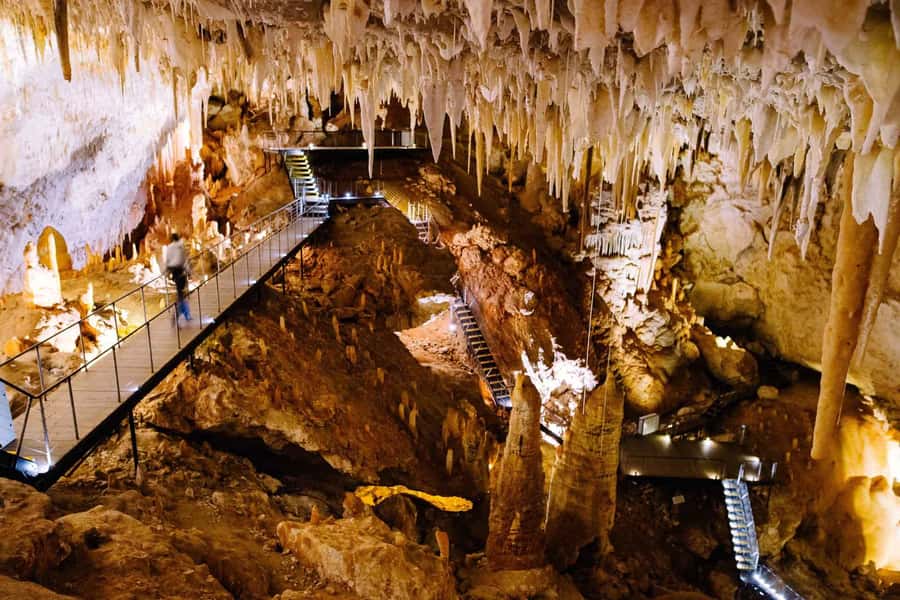Augusta: Jewel Cave Fully-Guided Tour - Meeting your guide at the reception desk