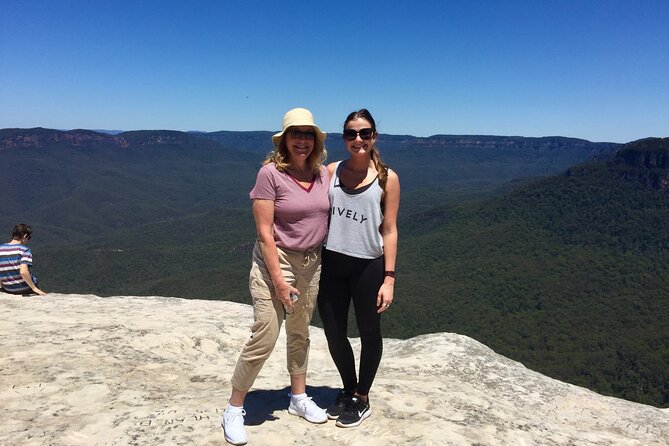 Blue Mountains Private Tour From Sydney, & Featherdale Aussie Animal Park Option - Crossing the Harbour Bridge toward the mountains