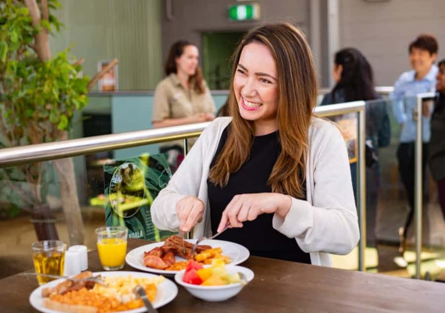 Breakfast with Koalas at WILD LIFE Zoo Darling Harbour - The 7:30 to 8:30 highlights tour
