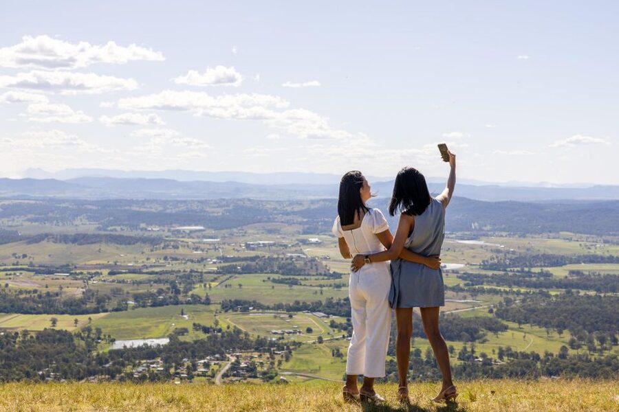 Brisbane: Tamborine Mountain Local Winery Tour with Lunch - Lookouts provide the best non-wine moments