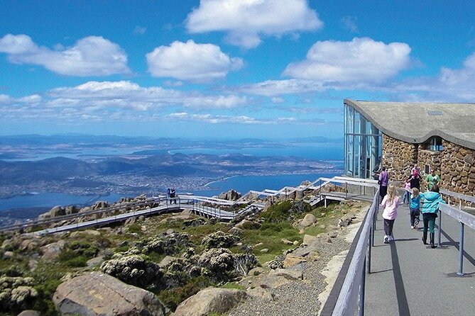 Bruny Island Traveller - Gourmet Tasting and Sightseeing Day Trip from Hobart - Cheese, bread, beer, and wine