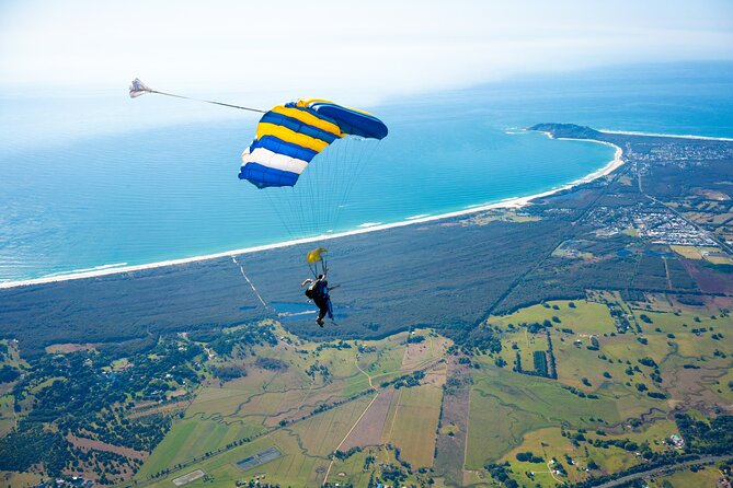 Byron Bay: Tandem Skydive Experience - Training, equipment, and the wait before takeoff