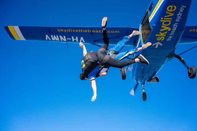 Byron Bay: Tandem Skydive Experience - Arriving at the beachside drop zone