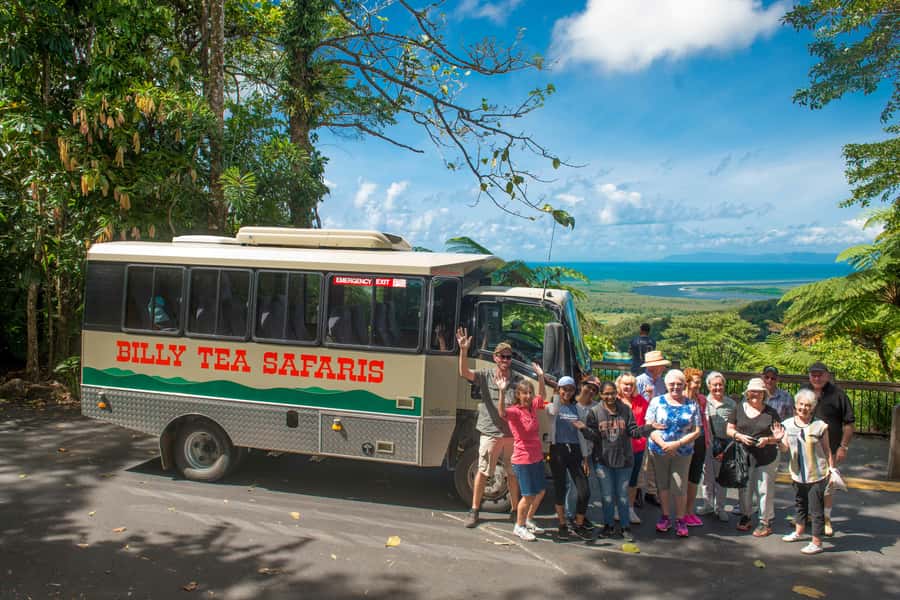 Cairns: 2-Day Great Barrier Reef & Daintree Rainforest Tour - A short rainforest walk, with more interpretation than hiking