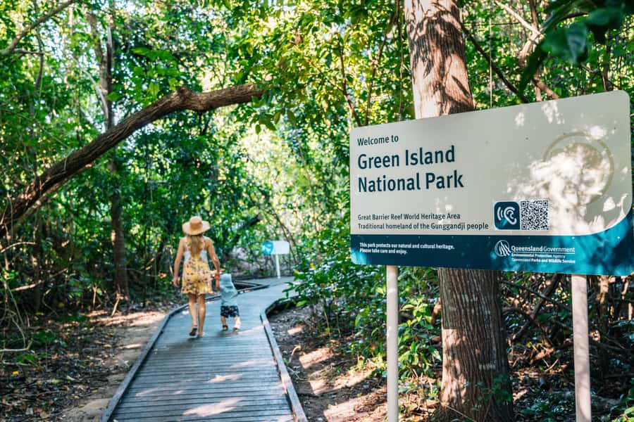 Cairns: Green Island Snorkelling or Glass Bottom Boat - The 45-minute catamaran from Cairns