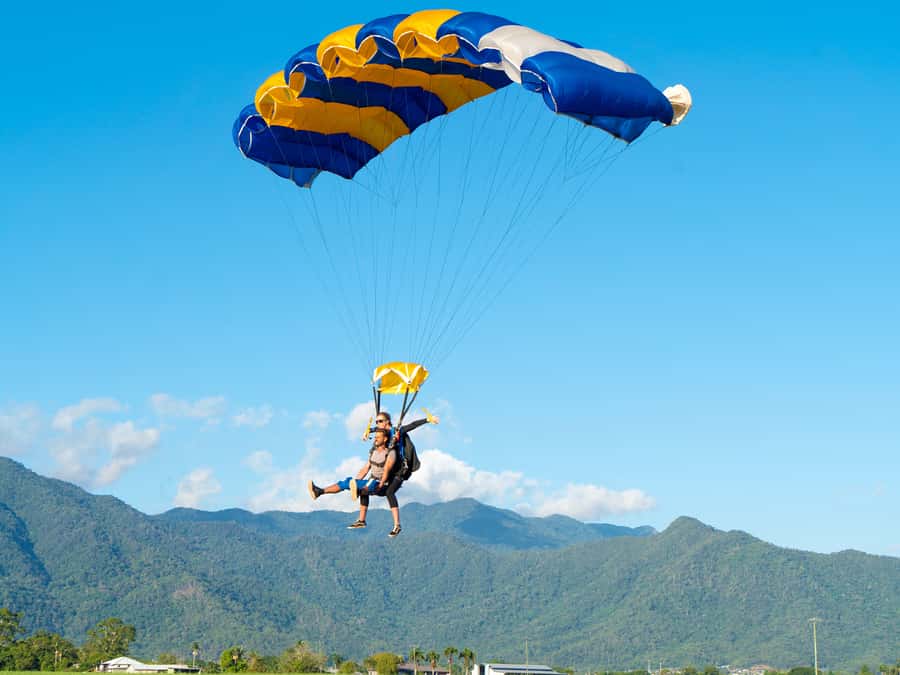 Cairns: Tandem Skydive Experience - What the three-hour Cairns schedule feels like