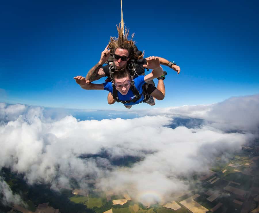 Cairns: Tandem Skydive Experience - Choosing the right clothes and handling the weight rules