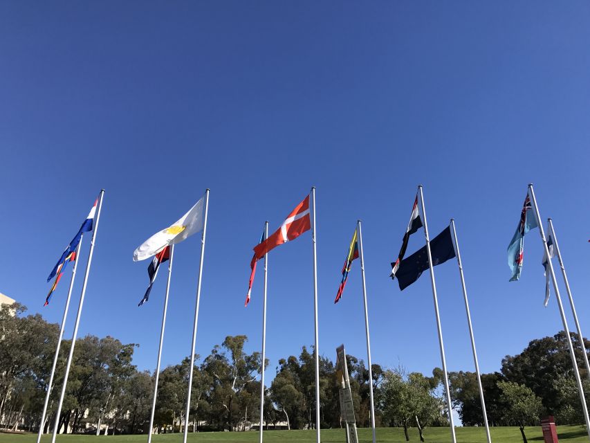 Canberra: City Highlights Day Tour with Entrance Fees - The guides are the tour’s greatest strength