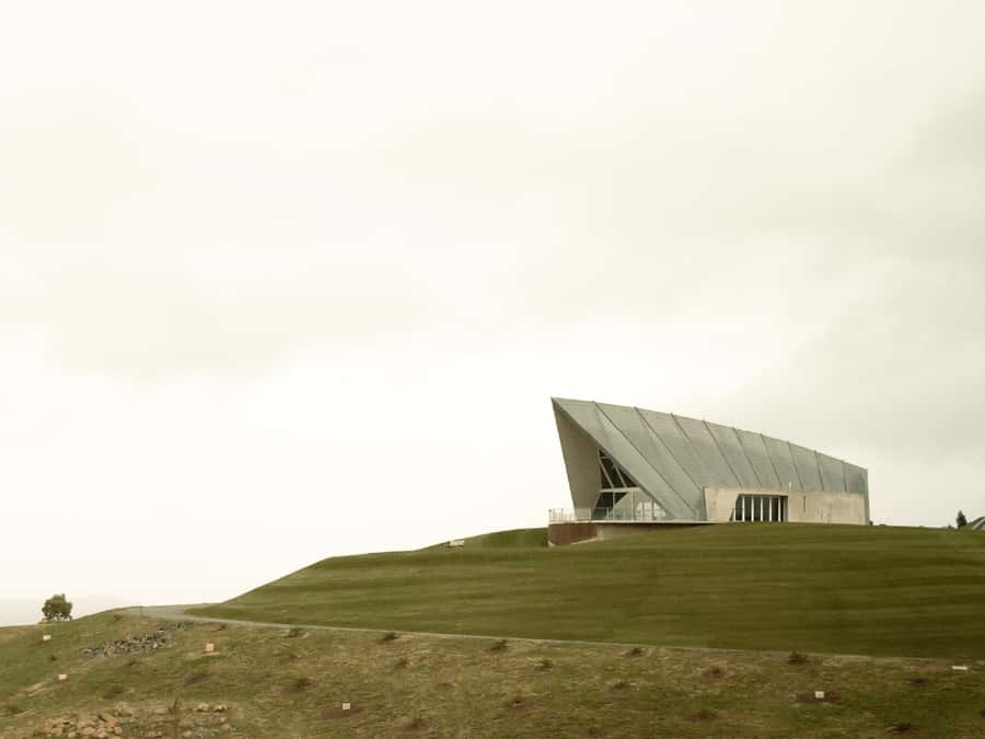 Canberra: City Highlights Day Tour with Entrance Fees - A short café break keeps the day moving