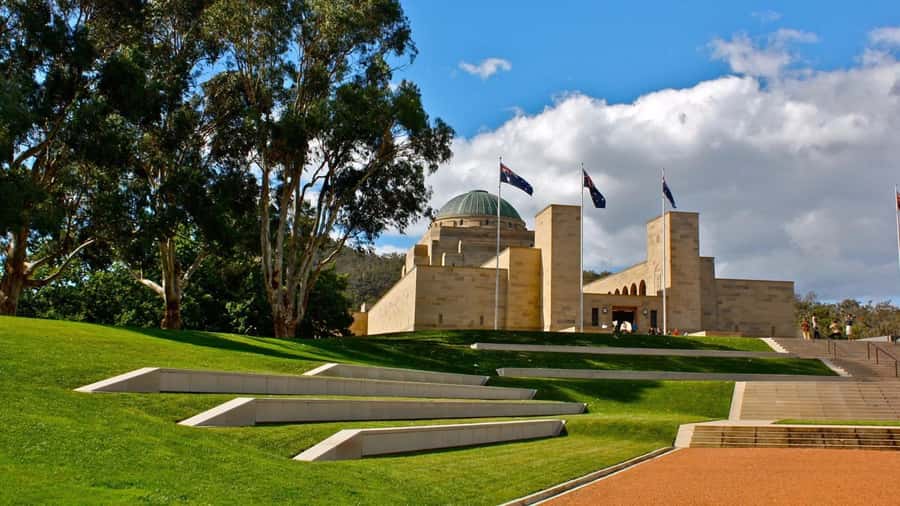Canberra: City Highlights Day Tour with Entrance Fees - Mount Ainslie gives you the best opening view