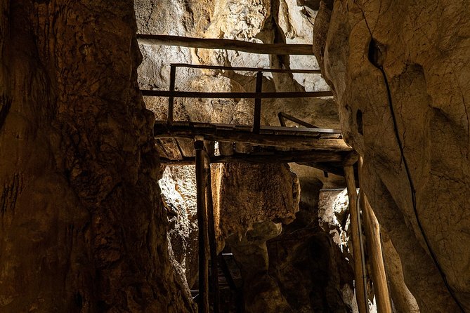 Capricorn Caves Cathedral Cave Tour - Guides make the difference