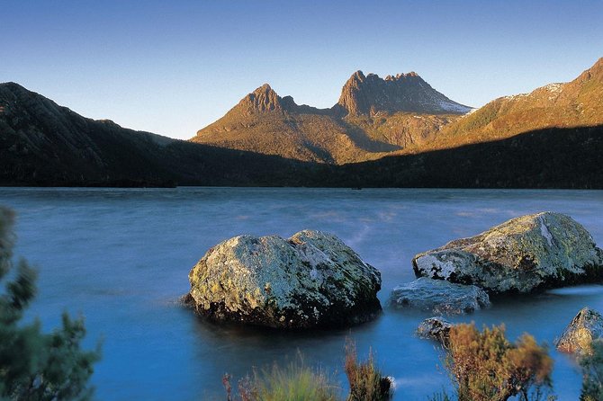 Cradle Mountain Day Tour from Launceston Including Lunch - Sheffield: murals, a comfort break, and a useful pause