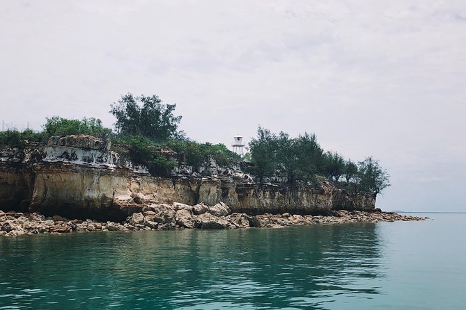 Darwin Combo: The Bombing of Darwin Experience & Darwin Harbour Cruise - Moving from the boat to the RFDS facility