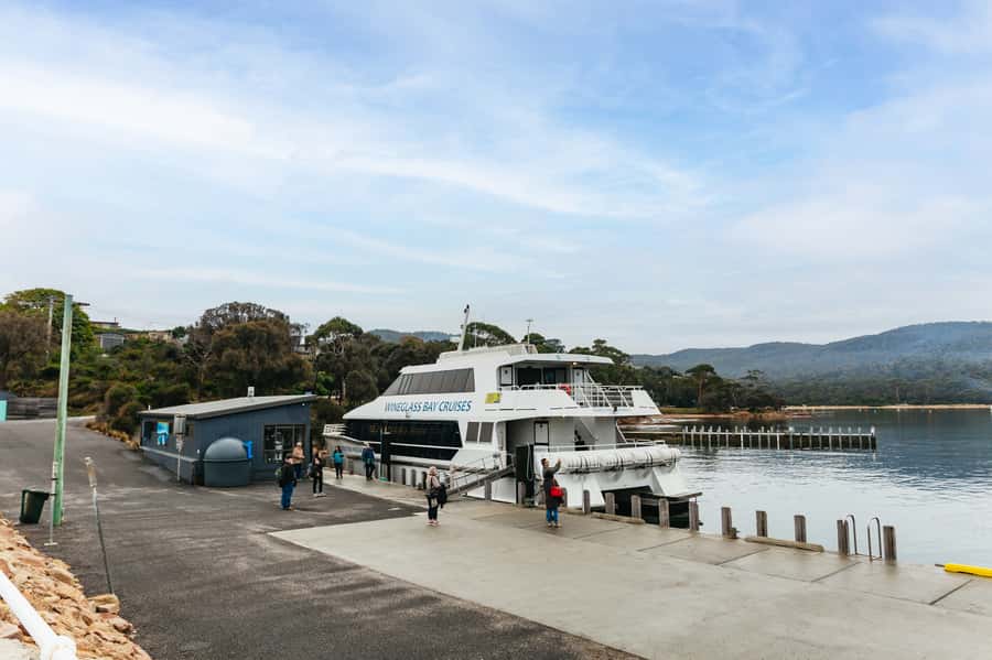 From Coles Bay: Wineglass Bay Cruise with Lunch - Granite cliffs, caves, coves, and changing colours