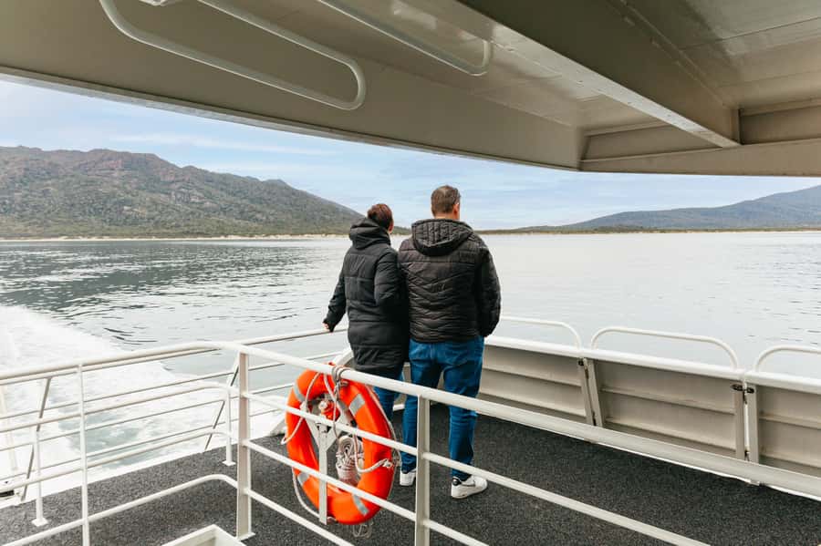 From Coles Bay: Wineglass Bay Cruise with Lunch - Wildlife watching without a guarantee