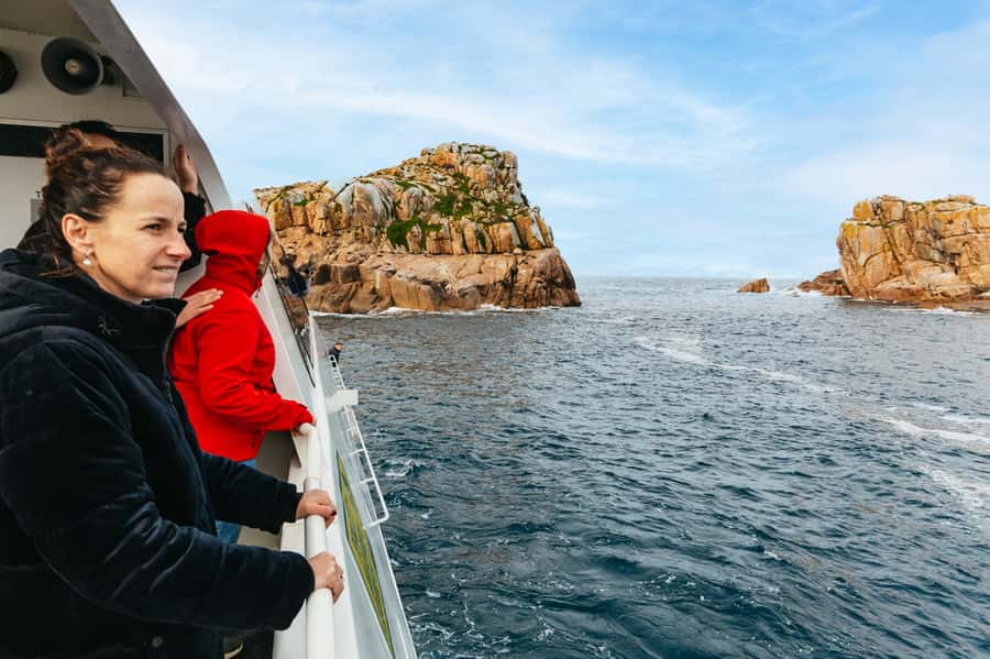 From Coles Bay: Wineglass Bay Cruise with Lunch - Setting out aboard Schouten Passage II