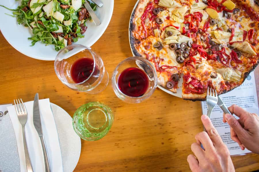 From Dunsborough/Busselton: Margaret River Wine Adventure - Pizza, sides, and winery views