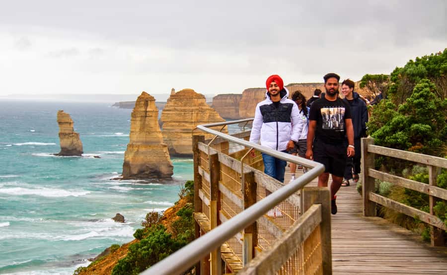 From Melbourne: Great Ocean Road Full-Day Guided Trip - Great Ocean Road viewpoints and Apollo Bay lunch