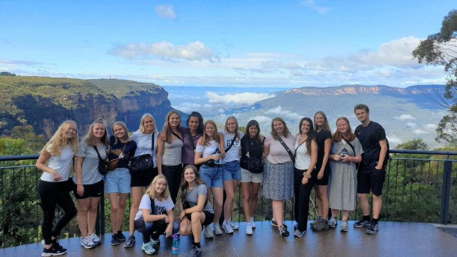 From Sydney: Blue Mountains Tour with Waterfall Walk & Lunch - Guide Style and Day-to-Day Organization