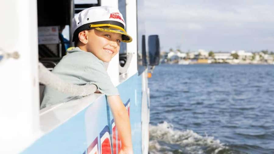Gold Coast: 1-Hour Land and Water Duck Tour - Commentary, jokes, and the crew