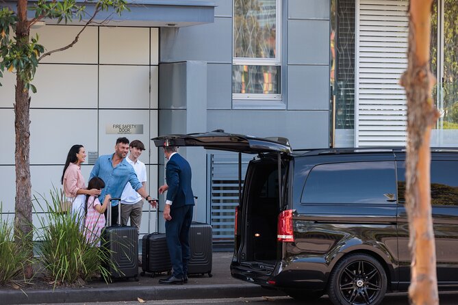 Gold Coast Airport: Shared Transfer to Gold Coast Suburbs - Hotel Drop-Off From Coolangatta to Sanctuary Cove