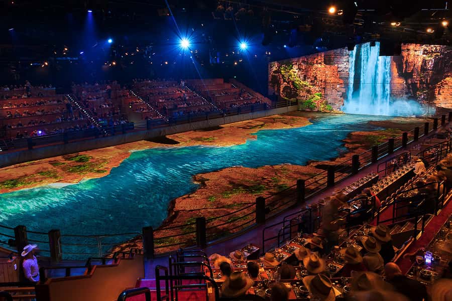 Gold Coast: Australian Outback Spectacular Dinner & Show - The pre-show mood and welcome