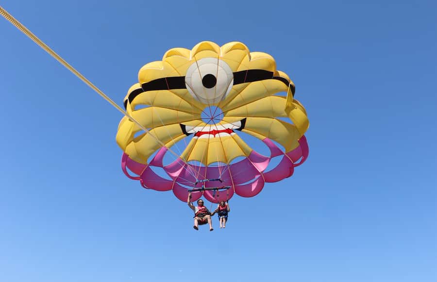 Gold Coast: Parasailing in Surfers Paradise - How the staff handle nerves and safety
