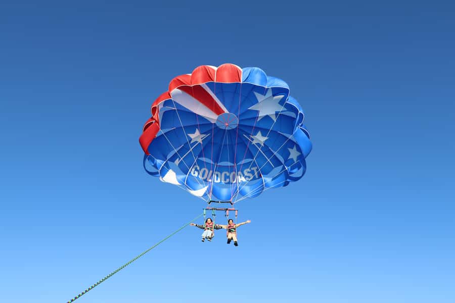 Gold Coast: Parasailing in Surfers Paradise - Practical tips for a smoother outing