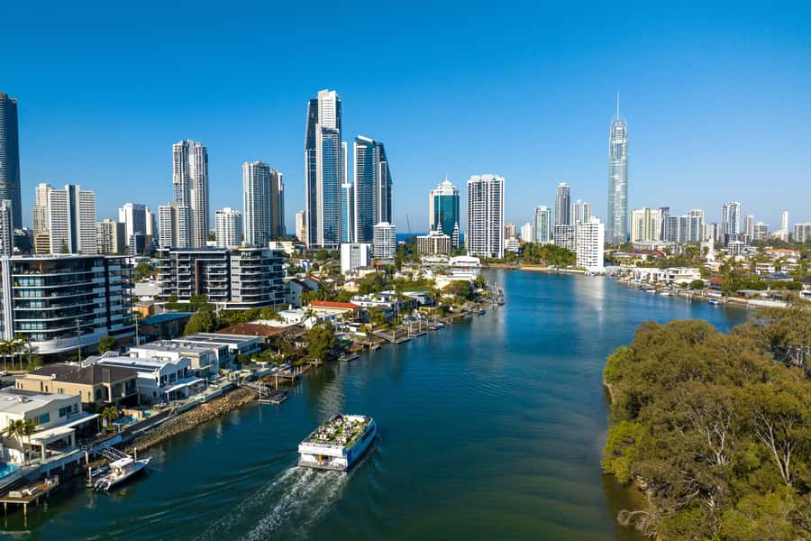 Gold Coast: Sightseeing Cruise with Buffet Lunch - Views of Sea World, Marina Mirage, and Palazzo Versace