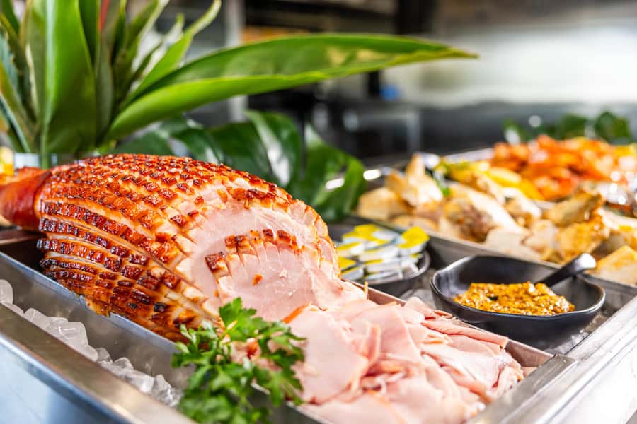 Gold Coast: Sightseeing Cruise with Buffet Lunch - Choosing between the lower deck and sundeck