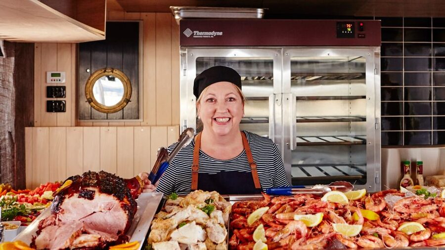 Gold Coast: Sightseeing Cruise with Buffet Lunch - What the commentary adds