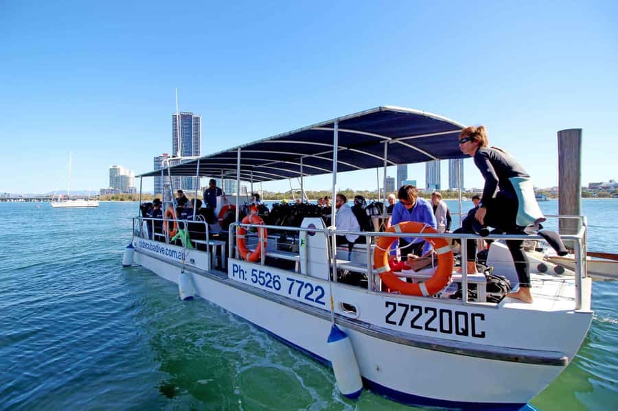 Gold Coast: Snorkelling in Wave Break Island - The boat ride from the Gold Coast