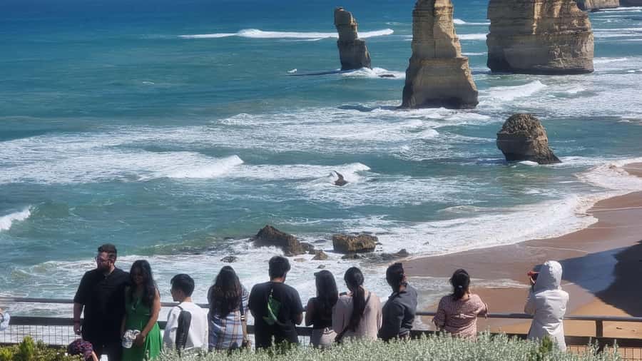 Great Ocean Road Lux Tour Max 11 Hotel Pickup - Apollo Bay gives you time to eat